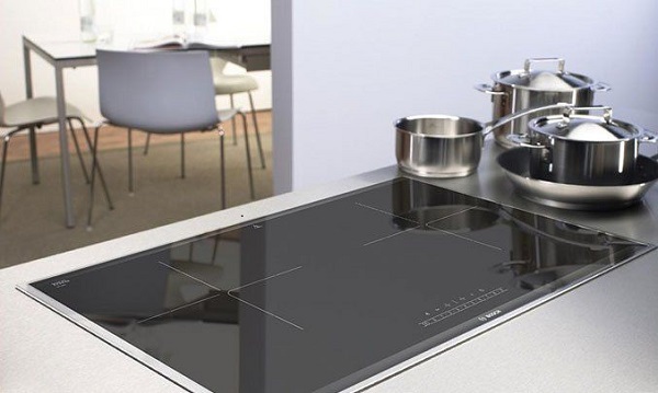 so sanh bep tu bosch va malloca