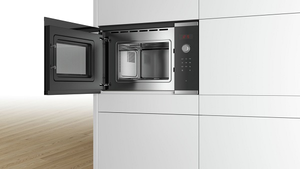 so sanh lo vi song bosch bfl523ms0b voi cac model khac cung muc gia 10 trieu 1