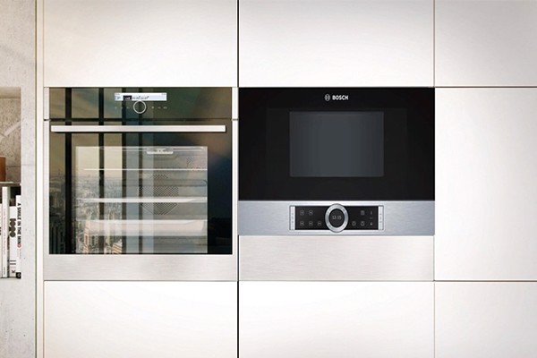 so sanh lo vi song bosch bfl634gs1b voi san pham cao cap cua teka hafele 1