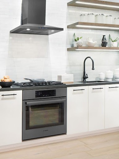 Ý tưởng về màu sắc nhà bếp 5 thiet bi gia dung mau den